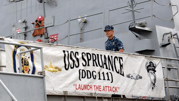 US Navy's Pacific Fleet commander Admiral Harry Harris leaves after visiting the USS Spruance (DDG 111), Arleigh Burke-class guided-missile destroyer (background) which docked in Sembawang wharves in Singapore on January 22, 2014 - Sputnik International