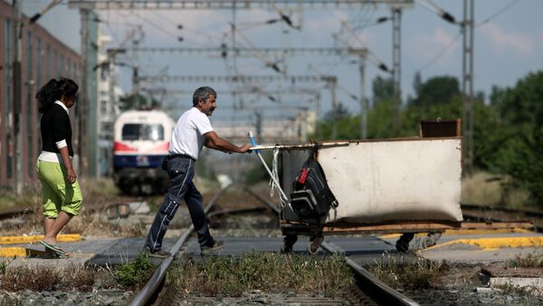People cross railway tracks during a 48-hours public transport strike in Thessaloniki on 6 May, 2016 - Sputnik International