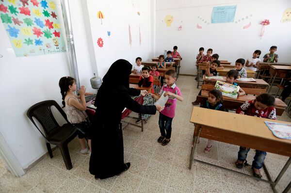 Students receive certificates and gifts at the end of the school year, inside 'Syria, The Hope' school on the outskirts of the rebel-controlled area of Maaret al-Numan town, in Idlib province, Syria June 1, 2016 Students receive certificates and gifts at the end of the school year, inside 'Syria, The Hope' school on the outskirts of the rebel-controlled area of Maaret al-Numan town, in Idlib province, Syria June 1, 2016 - Sputnik International