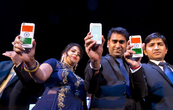 A Freedom 251 smartphone, which is to be priced at Indian Rupees 251 or USD 3.6 approximately, is shown during its release by officials of Ringing Bells Pvt. Ltd. in New Delhi, India, Wednesday, Feb. 17, 2016 - Sputnik International