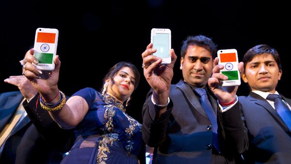 A Freedom 251 smartphone, which is to be priced at Indian Rupees 251 or USD 3.6 approximately, is shown during its release by officials of Ringing Bells Pvt. Ltd. in New Delhi, India, Wednesday, Feb. 17, 2016 - Sputnik International