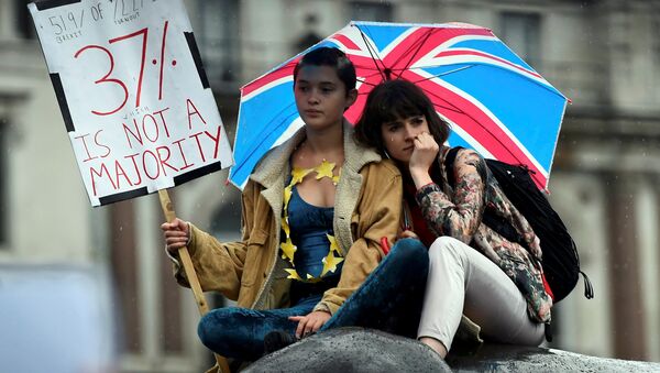Demonstrators take part in a protest aimed at showing London's solidarity with the European Union following the recent EU referendum, in Trafalgar Square, central London, Britain June 28, 2016. - Sputnik International