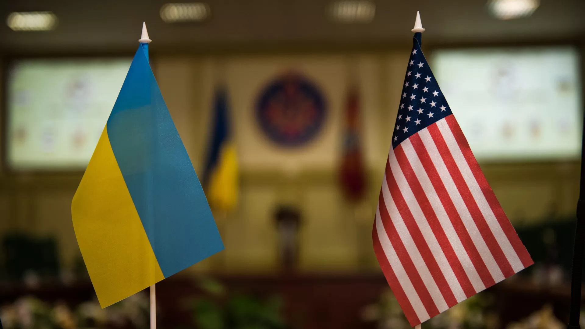 United States and Ukraine flags - Sputnik International, 1920, 03.11.2023
