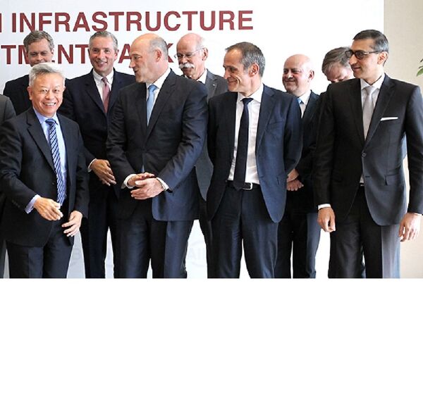 Asian Infrastructure Investment Bank President Jin Liqun (left) and CEOs of multinationals at the headquarters of the bank in Beijing Asian Infrastructure Investment Bank President Jin Liqun (left) and CEOs of multinationals at the headquarters of the bank in Beijing - Sputnik International