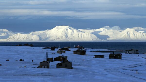 A general view shows the airport of the Norwegian town of Longyearbyen - Sputnik International