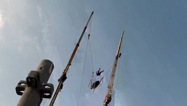 Human Slingshot - BASE Catapult | 0-200kph in 1 second - Sputnik International