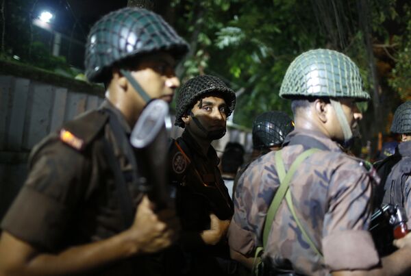 Bangladeshi security personnel stand guard near a restaurant that has reportedly been attacked by unidentified gunmen in Dhaka, Bangladesh Bangladeshi security personnel stand guard near a restaurant that has reportedly been attacked by unidentified gunmen in Dhaka, Bangladesh - Sputnik International