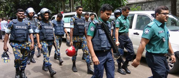Security personnel are seen near the Holey Artisan restaurant hostage site, in Dhaka, Bangladesh, July 2, 2016. - Sputnik International