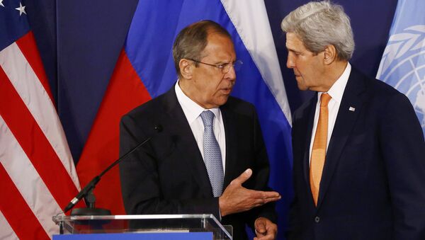 Russian Foreign Minister Sergei Lavrov (L) speaks to US Secretary of State John Kerry ahead a joint press conference in Vienna, Austria, on May 17, 2016 - Sputnik International