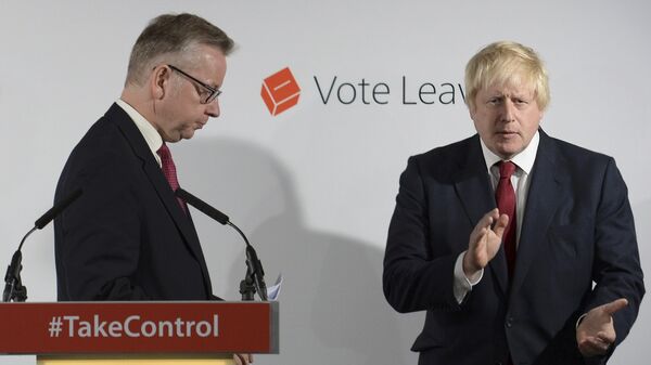 Britain's Justice Secretary Michael Gove (L) finishes speaking as Vote Leave campaign leader Boris Johnson applauds at the group's headquarters in London, Britain June 24, 2016. - Sputnik International