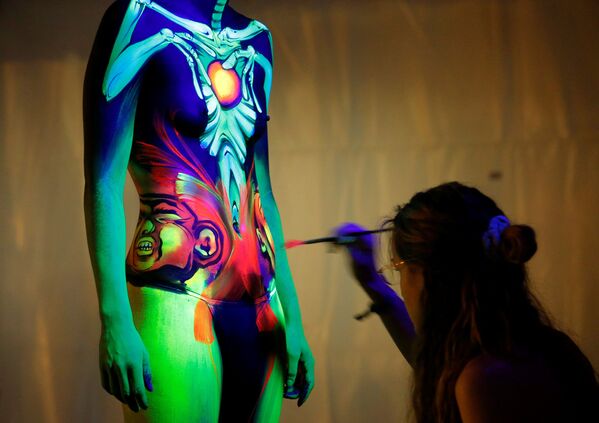 Naked Bodies Become Canvasses at World Bodypainting Festival 2016 - Sputnik International