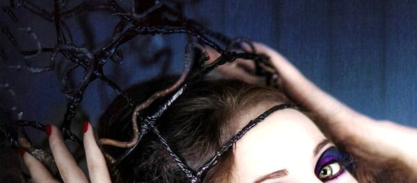 A model posing as a beauty queen - Sputnik International