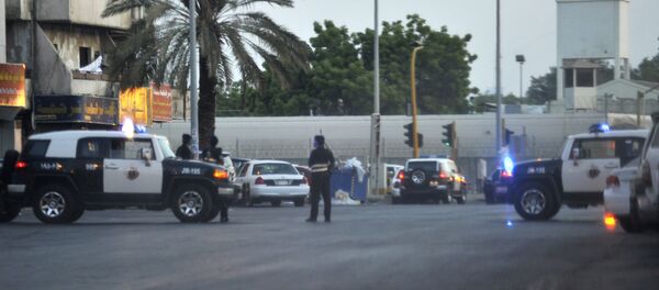Saudi policemen stand guard at the site where a suicide bomber blew himself up in the early hours of July 4, 2016 near the American consulate in the Red Sea city of Jeddah - Sputnik International