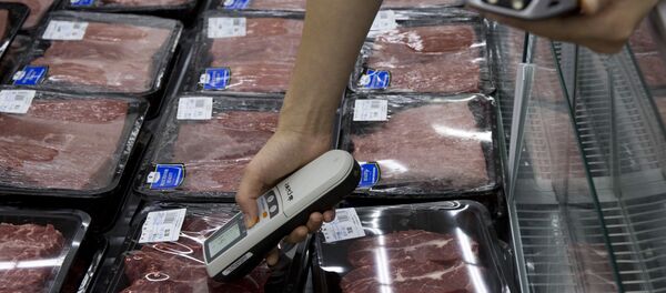 Worker measures the temperature of beef on display at a Sam's Club in Shenzhen, China (File) Worker measures the temperature of beef on display at a Sam's Club in Shenzhen, China (File) - Sputnik International
