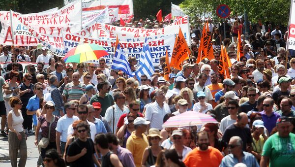 Protestors march during a general strike called by Greek public and private employee unions GSEE and ADEDY (File) - Sputnik International
