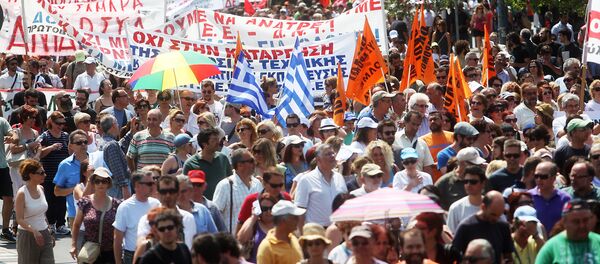 Protestors march during a general strike called by Greek public and private employee unions GSEE and ADEDY (File) - Sputnik International