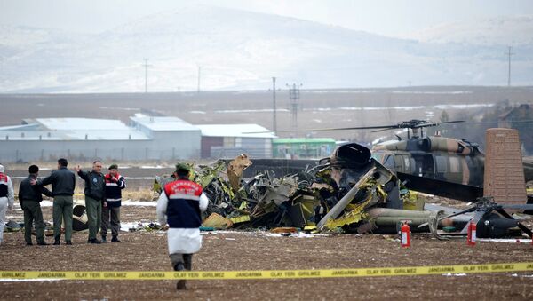 Turkish officials examine the wreckage of a Turkish military S-70 Sikorsky helicopter (File) - Sputnik International