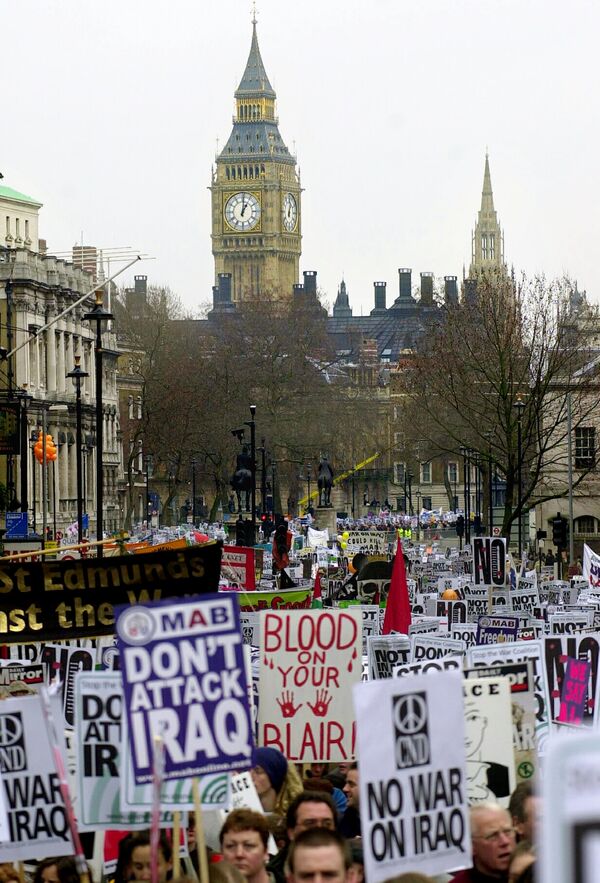 Opponents of the US-led war on Iraq demonstrate en masse in central London 15 February 2003 as tens of thousands of anti-war demonstrators around the world took the streets. Opponents of the US-led war on Iraq demonstrate en masse in central London 15 February 2003 as tens of thousands of anti-war demonstrators around the world took the streets. - Sputnik International