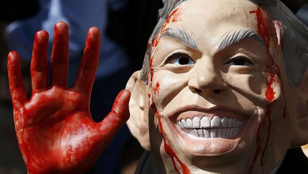 A demonstrator wearing a mask to impersonate Tony Blair protests before the release of the John Chilcot report into the Iraq war, at the Queen Elizabeth II centre in London, Britain July 6, 2016. - Sputnik International