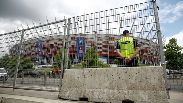 Polish police officer stands guard in front of the PGE National Stadium, the venue of the NATO Summit, which will start in two days, in Warsaw, Poland, July 6, 2016. - Sputnik International