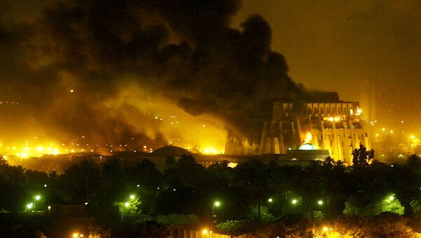 An explosion rocks Baghdad during air strikes March 21, 2003. Picture taken March 21, 2003. - Sputnik International