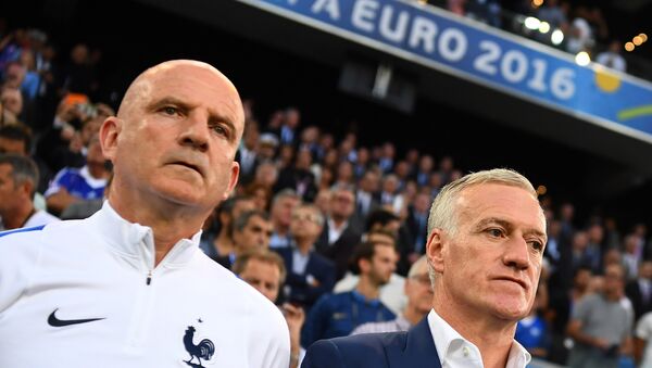 France assistant coach Guy Stephan (L) and France's coach Didier Deschamps look on at the start of the Euro 2016 semi-final football match between Germany and France at the Stade Velodrome in Marseille on July 7, 2016. - Sputnik International