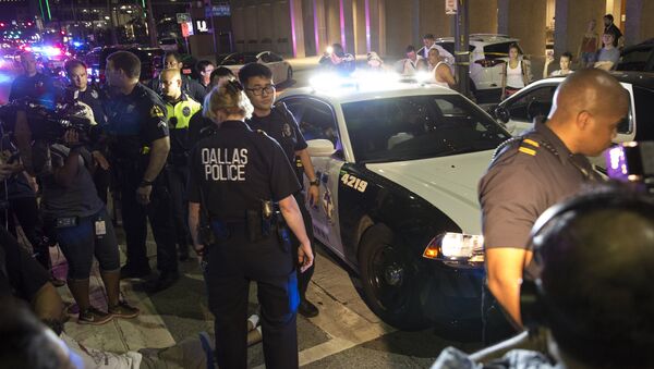 Police attempt to calm the crowd as someone is arrested following the sniper shooting in Dallas on July 7, 2016 - Sputnik International