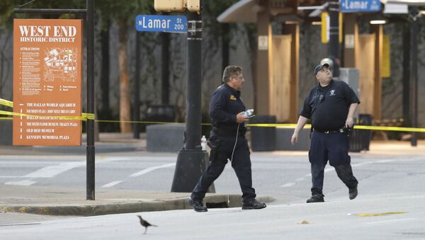 Investigators survey the area after a shooting in downtown Dallas, Friday, July 8, 2016. - Sputnik International