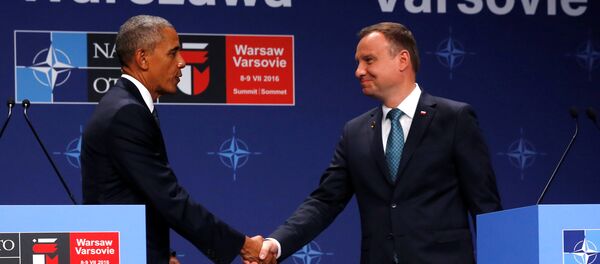 U.S. President Barack Obama and Poland's President Andrzej Duda shake hands after remarks to reporters after their meeting at the NATO Summit in Warsaw, Poland July 8, 2016. - Sputnik International