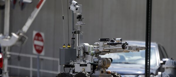 An Atlanta Police robot loads a possible Civil-War era cannonball into an explosives containment vehicle. An Atlanta Police robot loads a possible Civil-War era cannonball into an explosives containment vehicle. - Sputnik International