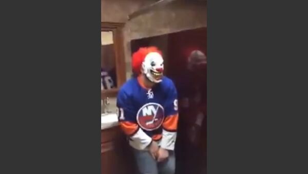 Bathroom Clown Mask Scare Prank - Sputnik International