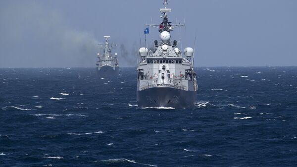  Turkish NATO warship TCG Turgutreis, foreground, maneuvers on the Black Sea after leaving the port of Constanta, Romania, Monday, March 16, 2015. - Sputnik International