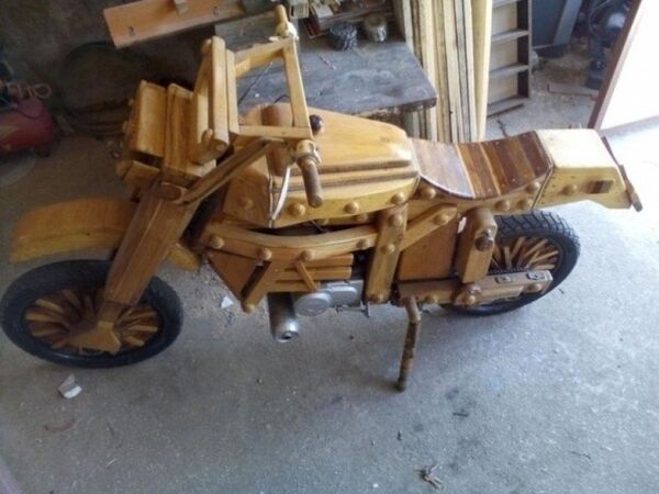 A motorbike made of wood - Sputnik International