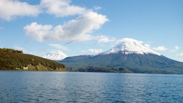 View of Ilyinsky volcano on the shore of Kurile Lake. - Sputnik International