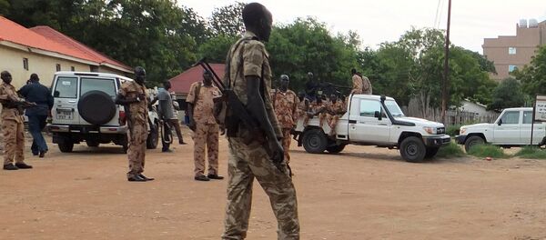South Sudanese policemen and soldiers are seen along a street following renewed fighting in South Sudan's capital Juba (File) - Sputnik International