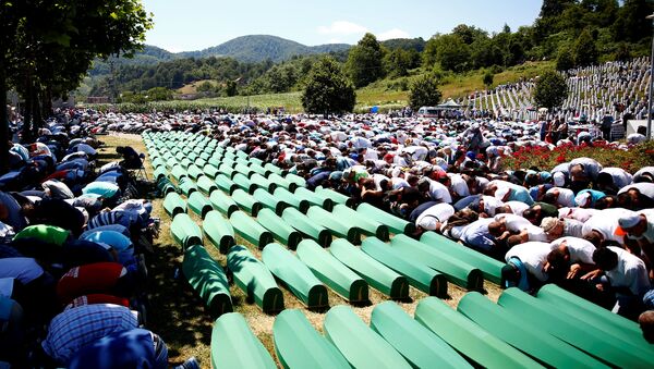 Muslim men pray in front of coffins during mass funeral in Potocari near Srebrenica, Bosnia and Herzegovina July 11, 2016 - Sputnik International