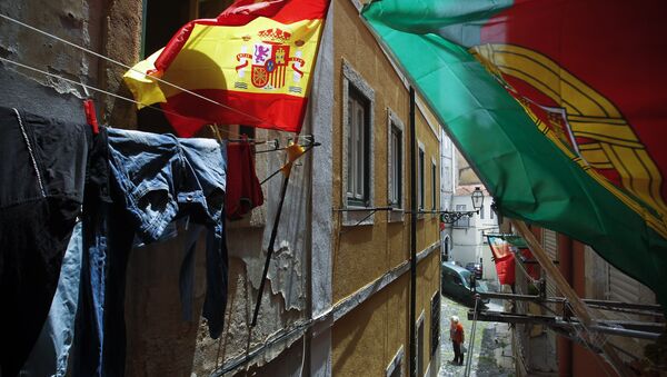 Portugal and Spain's flags wave at the balconies of a narrow street of Lisbon's Mouraria neighborhood (File) - Sputnik International