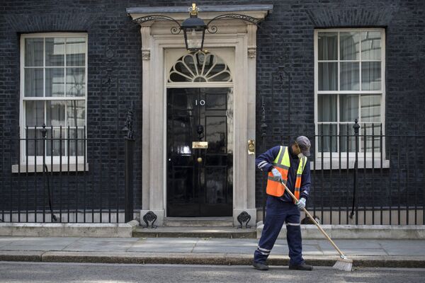 A workman cleans the street outside 10 Downing Street in London on July 12, 2016, as Prime Minister David Cameron chairs his last Cabinet meeting A workman cleans the street outside 10 Downing Street in London on July 12, 2016, as Prime Minister David Cameron chairs his last Cabinet meeting - Sputnik International