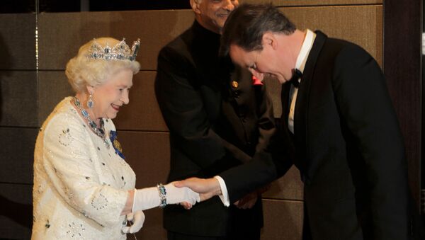 Britain's Queen Elizabeth II and David Cameron (File) - Sputnik International