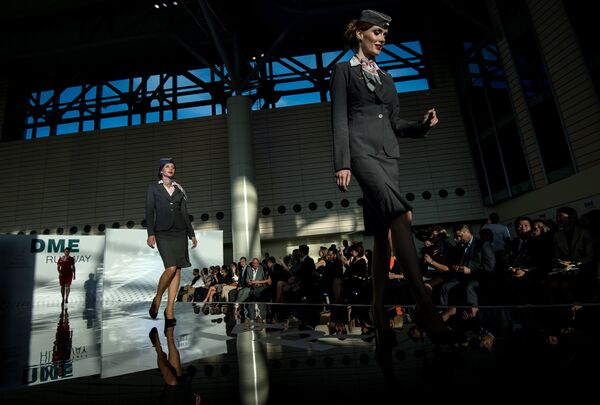 DME Runway: Sky-High Fashion Show at a Moscow Airport - Sputnik International