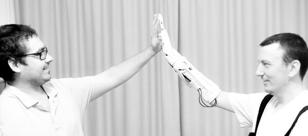 Lyashko (L) and a patient with the MaxBionic prosthesis Lyashko (L) and a patient with the MaxBionic prosthesis - Sputnik International