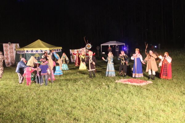 The re-production of the historic scene between Yemelyan Pugachev and Salawat Yulayev by Satka performers - Sputnik International