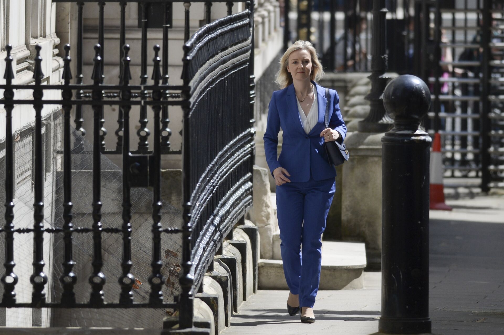 Conservative politician Liz Truss, who served as Environment Secretary under David Cameron, arrives at 10 Downing Street in central London on July 14, 2016 as cabinet appointments by new prime minister Theresa May are expected on her first full day in office - Sputnik International, 1920, 16.09.2021