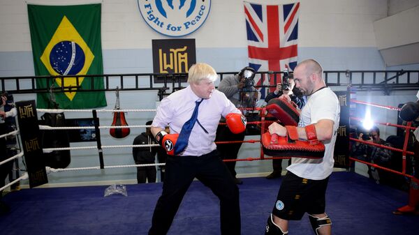 Mayor of London Boris Johnson (L) boxes with a trainer during his visit to Fight for Peace Academy in North Woolwich, London, on October 28, 2014 - Sputnik International
