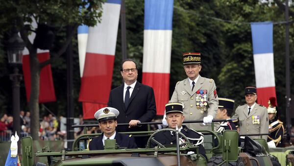 French President Francois Hollande (L) and Chief of the Defense Staff French Army General Pierre de Villiers arrive in a command car for the annual Bastille Day military parade on the Champs Elysees avenue in Paris, France, July 14, 2016. - Sputnik International
