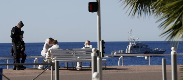 French police and investigators gather on the beachfront as a French Navy ship patrols the day after a truck ran into a crowd at high speed killing scores celebrating the Bastille Day July 14 national holiday on the Promenade des Anglais in Nice, France - Sputnik International