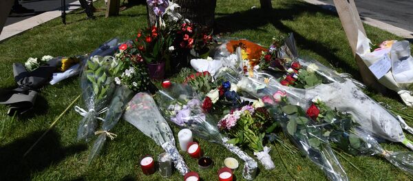 A photo taken on July 15, 2016 shows flowers and candles placed near the site in Nice where a gunman smashed a truck into a crowd of revellers celebrating Bastille Day, killing at least 84 people. A photo taken on July 15, 2016 shows flowers and candles placed near the site in Nice where a gunman smashed a truck into a crowd of revellers celebrating Bastille Day, killing at least 84 people. - Sputnik International
