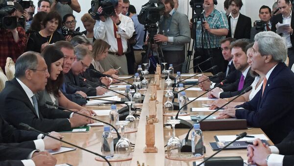 Russian Foreign Minister Sergei Lavrov, left, and US Secretary of State John Kerry, right, at a meeting in Moscow. - Sputnik International