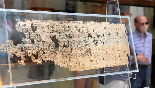 A tourist looks at Papyrus of King Khufu at the opening exhibition of 'The Papyri of Khufu from Wadi al-Jarf' for the first time at the Egyptian Museum in Cairo, Egypt, July 14, 2016. - Sputnik International