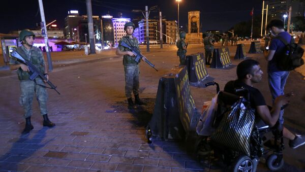 Turkish military stand guard near the the Taksim Square in Istanbul. - Sputnik International